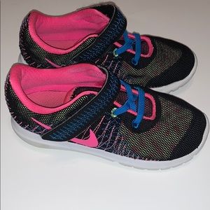 Little girls Nike Flex size 10